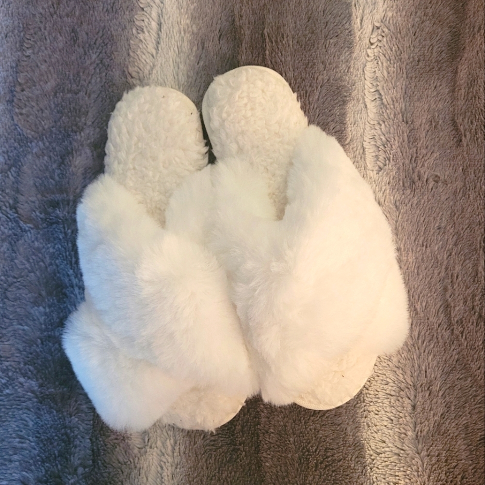 Lemon Collection slippers size L/XL NWOT